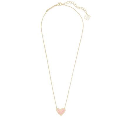 KENDRA SCOTT ARI HEART SHORT PENDANT NECKLACE